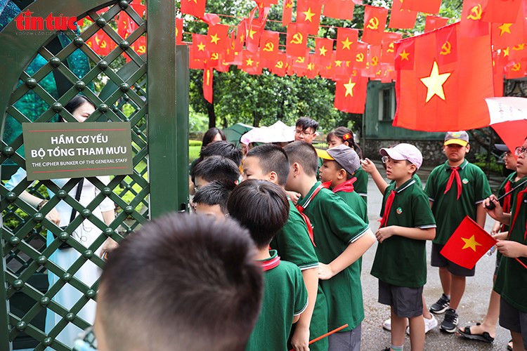 Căn hầm tuyệt mật giữa trung tâm Hà Nội lần đầu tiên mở cửa đón khách tham quan - ảnh 5