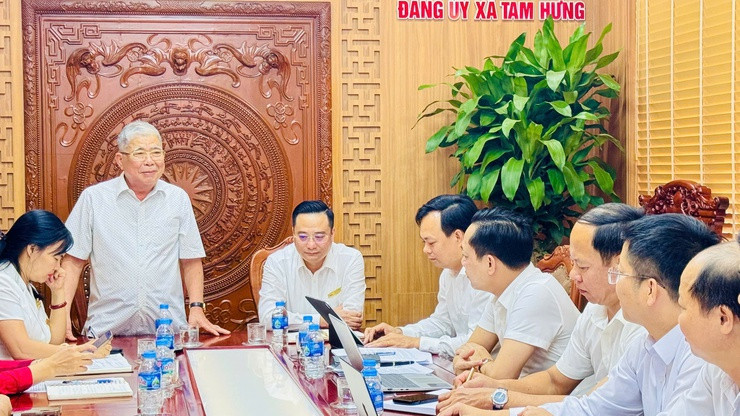 Hình ảnh ông Lê Thanh Thản tại buổi làm việc. Nguồn ảnh: UBND xã Tam Hưng