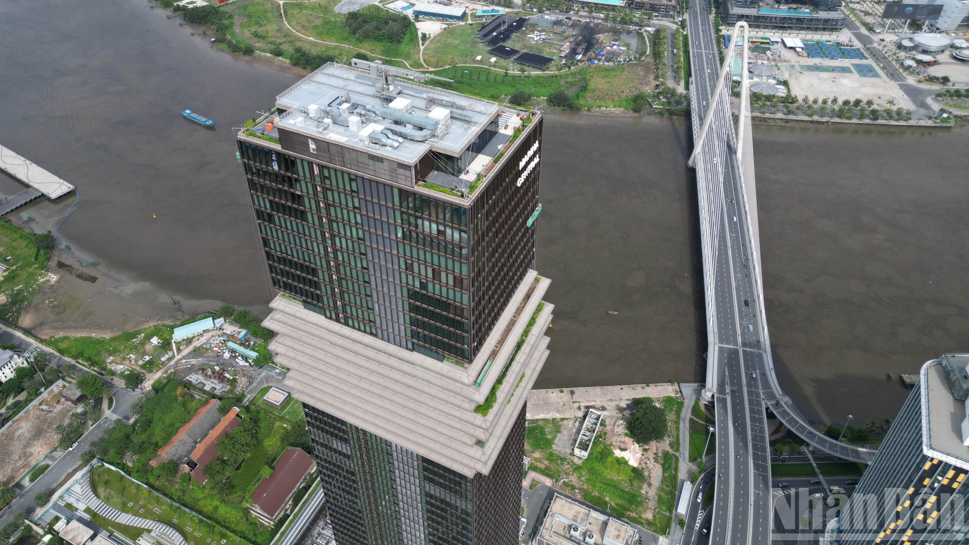 Tòa tháp chọc trời cao bậc nhất TP. HCM: Vượt mặt Vietcombank Tower, sở hữu khu vườn treo độc đáo- Ảnh 2.
