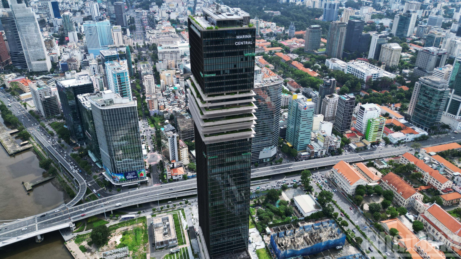 Tòa tháp chọc trời cao bậc nhất TP. HCM: Vượt mặt Vietcombank Tower, sở hữu khu vườn treo độc đáo- Ảnh 1.