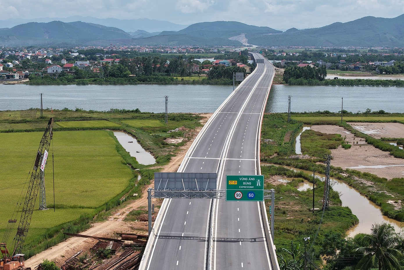 Cao tốc Vũng Áng - Bùng. Ảnh: Công Luận. cao-toc-vung-ang-bung.png