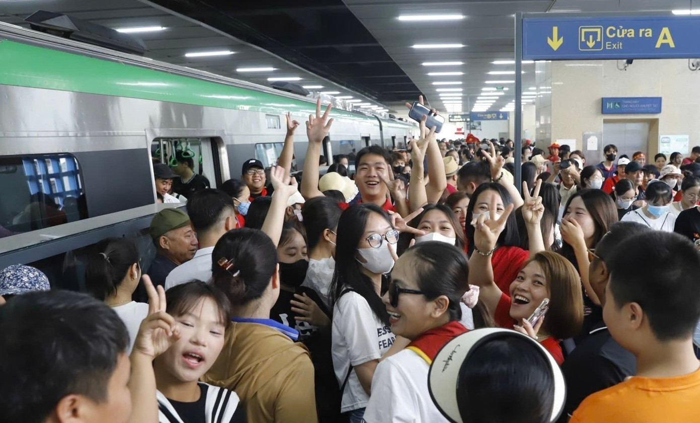 Khách đi tàu điện Hà Nội lập kỷ lục mới trong ngày 21/8. img-8642.jpg