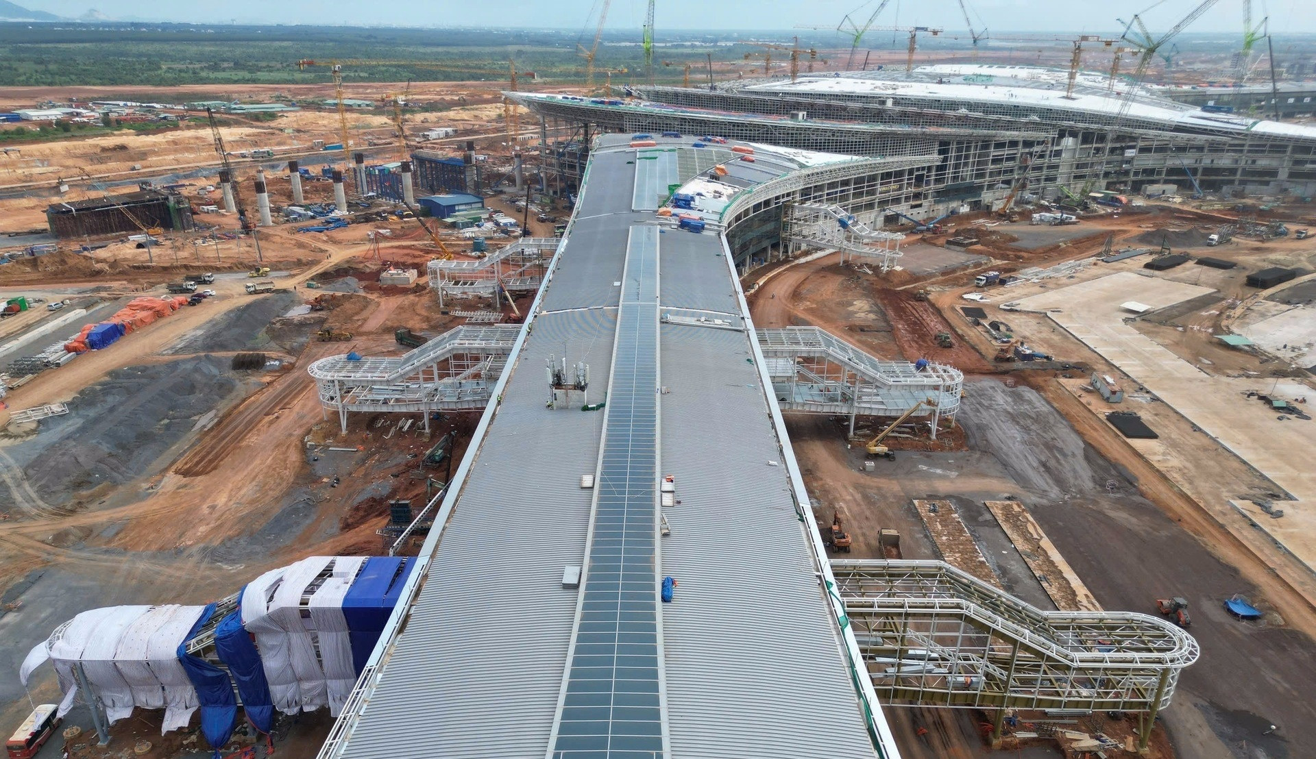Nhà ga 35.000 tỷ tựa ‘đóa sen’ bên trong siêu sân bay của Việt Nam báo tin vui- Ảnh 2.