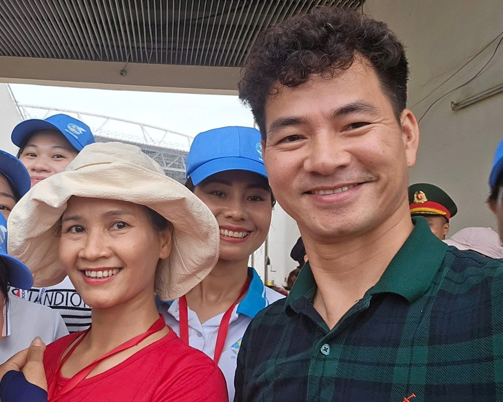 Cục trưởng Xuân Bắc chia sẻ hình ảnh chụp cùng một người phụ nữ trong đêm hợp luyện A80, danh tính gây bất ngờ - ảnh 3