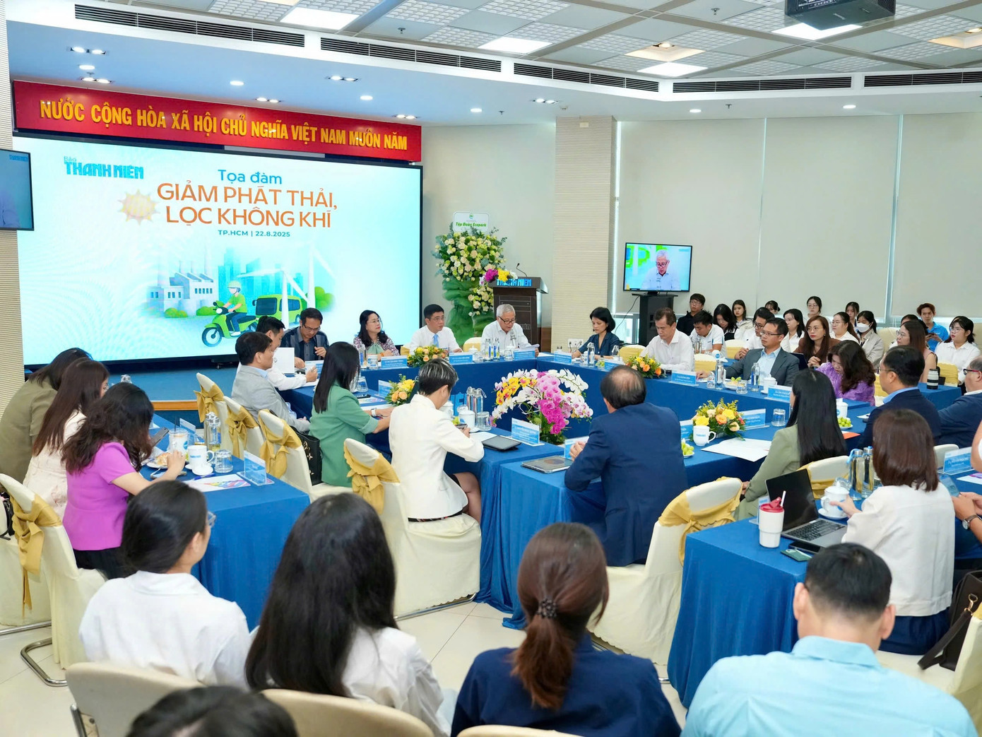 Toàn cảnh tọa đàm. z6933185454864-f451ae2d8a12c866f1673381fe2dba25.jpg