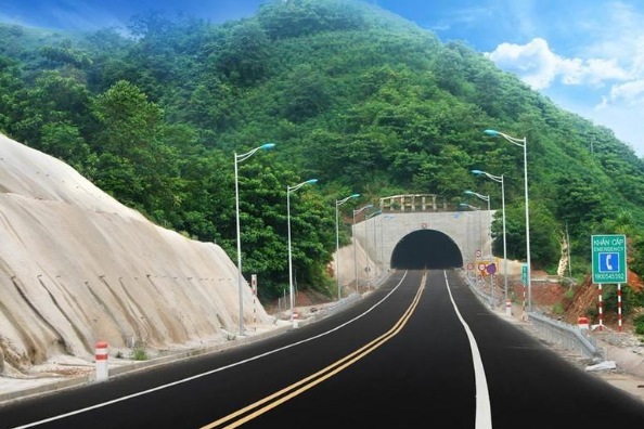 Việt Nam sắp xây dựng hầm đường bộ qua đèo dài nhất cả nước, rút ngắn thời gian di chuyển từ 2 giờ xuống còn 10 phút- Ảnh 1. Việt Nam sắp xây dựng hầm đường bộ qua đèo dài nhất cả nước, rút ngắn thời gian di chuyển từ 2 giờ xuống còn 10 phút- Ảnh 1.