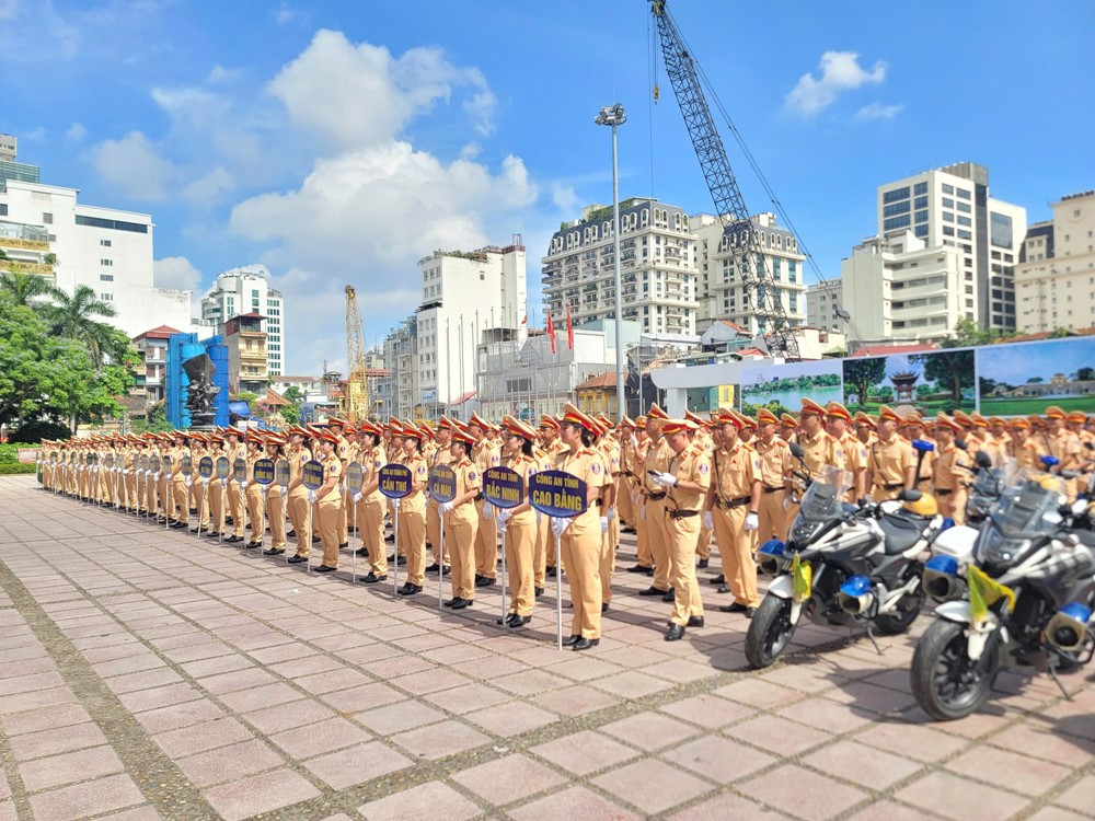 Hôm nay, Thủ đô chính thức tiếp nhận 660 cán bộ, chiến sĩ CSGT cùng gần 100 phương tiện làm nhiệm vụ trọng đại của Tổ quốc - ảnh 1