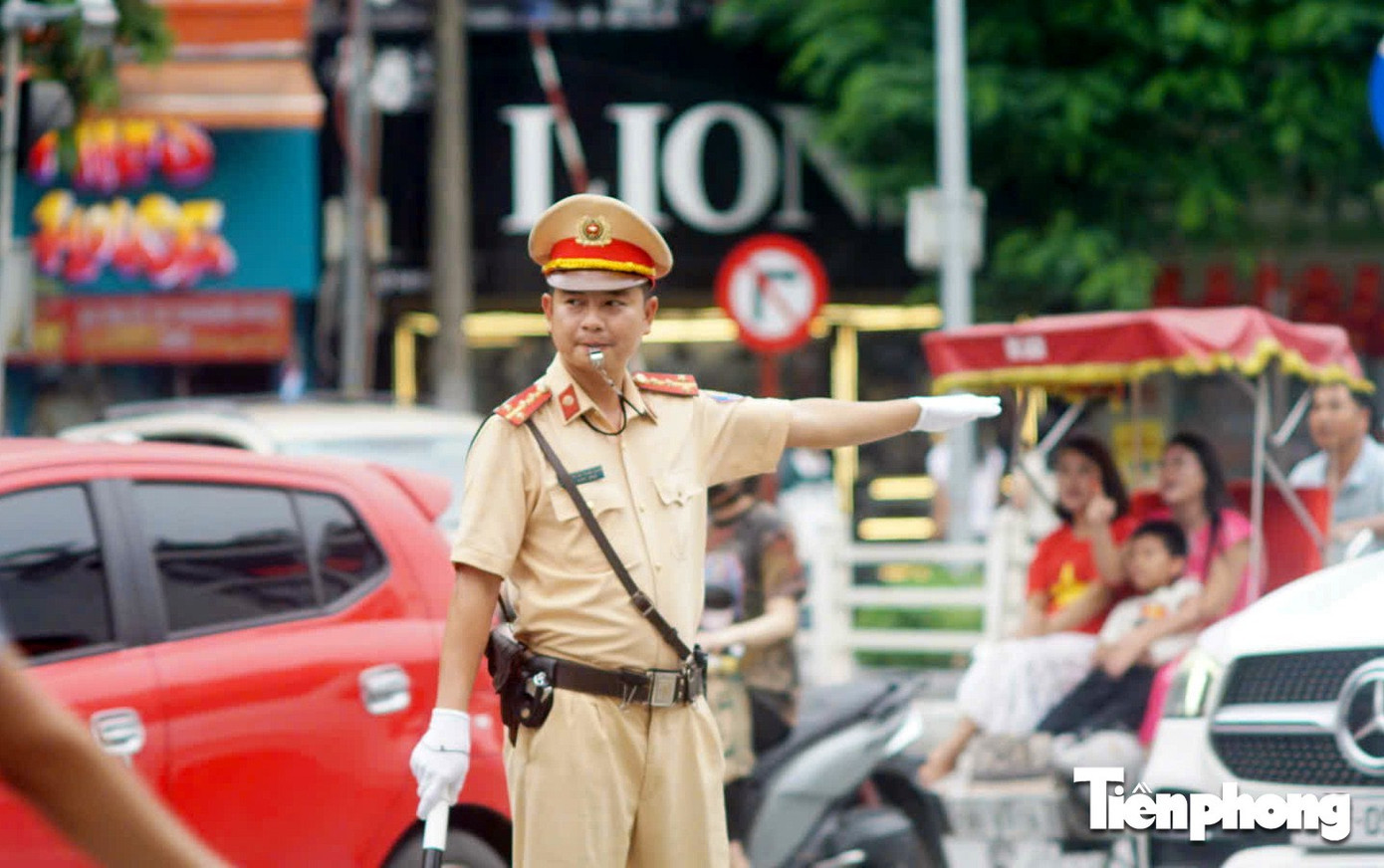 Công an TP Hà Nội thay đổi thời gian, hướng đi phương tiện phục vụ tổng hợp luyện lần 2. Ảnh: Thanh Hà cam-duong-5457.jpg