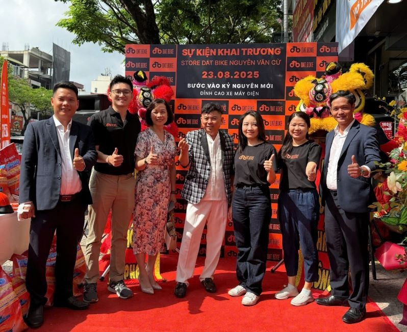 Dat Bike khai trương loạt showroom tại Hà Nội, tung ưu đãi đổi xe xăng lấy xe điện