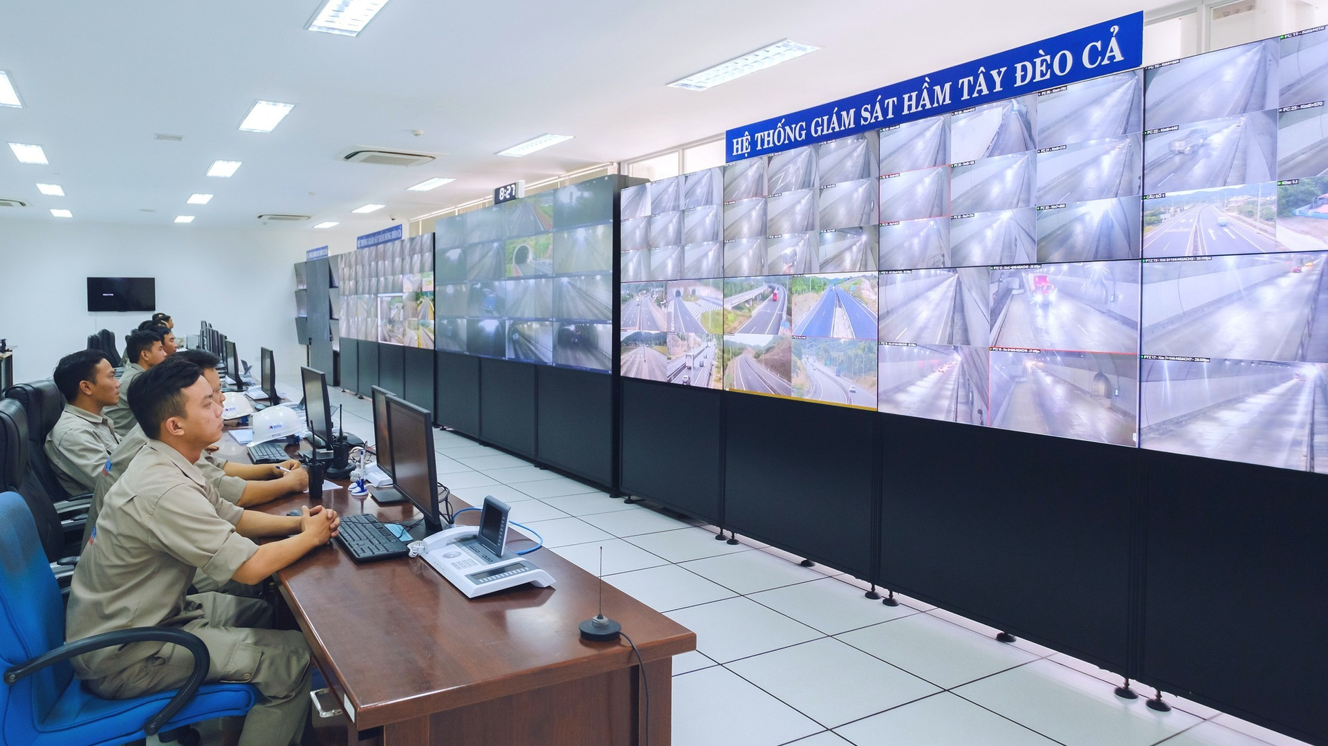 Hầm xuyên núi gần nghìn tỷ dài thứ 3 Việt Nam rút ngắn thời gian qua con đèo hiểm trở từ 60 phút còn 10 phút- Ảnh 2. Hầm xuyên núi gần nghìn tỷ dài thứ 3 Việt Nam rút ngắn thời gian qua con đèo hiểm trở từ 60 phút còn 10 phút- Ảnh 2.