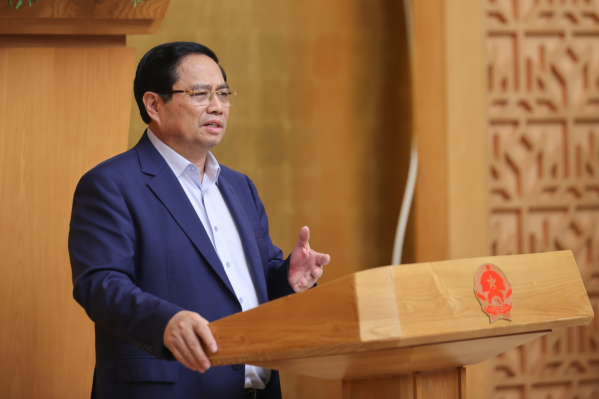 Thủ tướng: Việc giải quyết thủ tục cho người dân, doanh nghiệp phải đặt lên hàng đầu- Ảnh 1. Thủ tướng: Việc giải quyết thủ tục cho người dân, doanh nghiệp phải đặt lên hàng đầu- Ảnh 1.