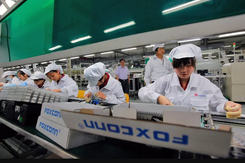 Foxconn tức tốc tuyển công nhân lắp ráp iPhone 17, mức thưởng có thể lên đến 30 triệu đồng/tháng - ảnh 1