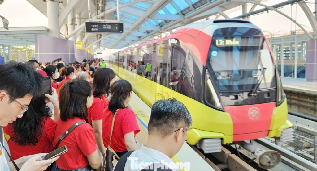 Dịp Quốc khánh 2/9 năm nay, hành khách đi xe buýt và tàu điện ở Hà Nội được miễn phí. tp-238.jpg
