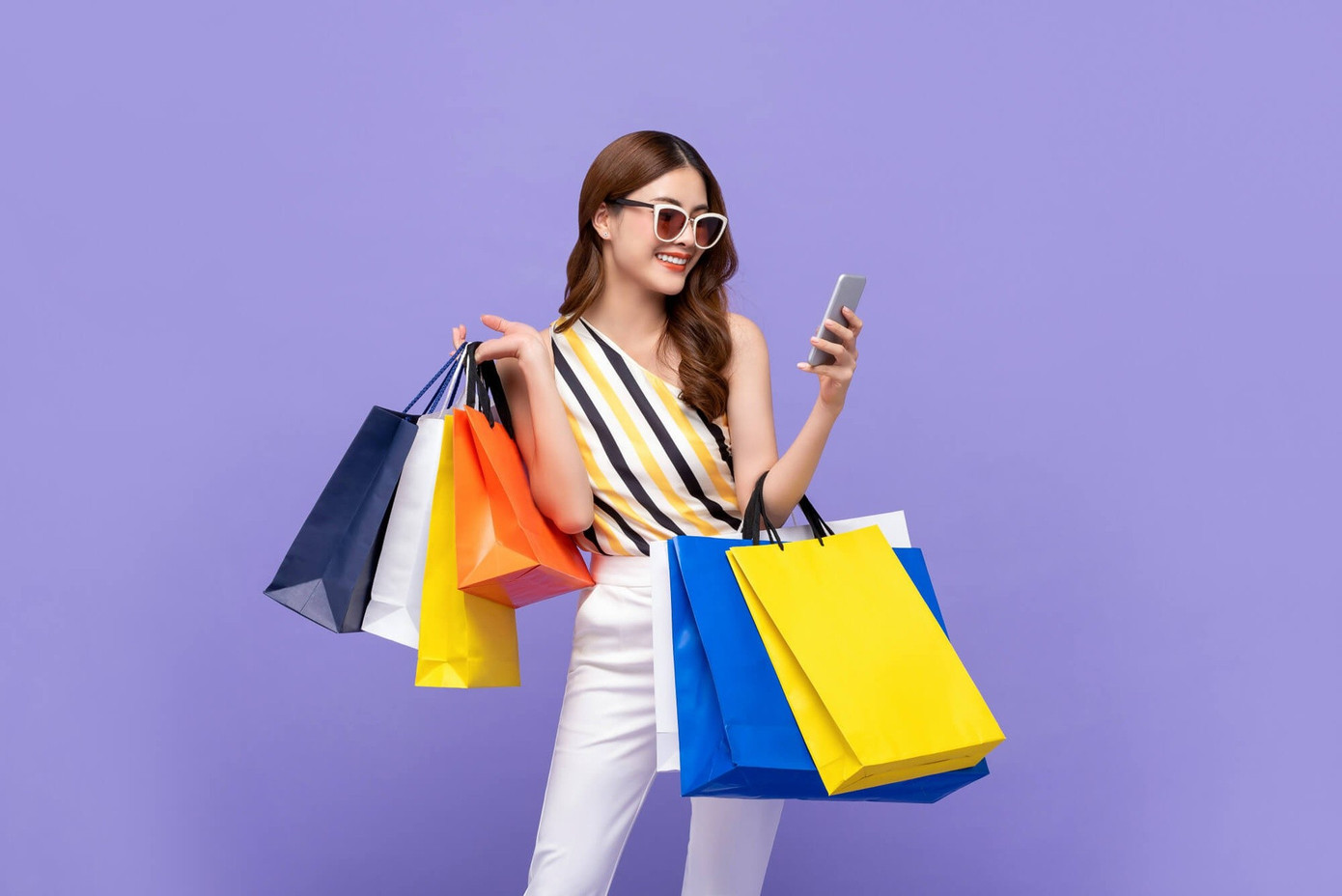 Gợi ý cá nhân hoá khiến người trẻ dễ chốt đơn mua hàng một cách bốc đồng. Ảnh: Oaekpost. vi-sao-nguoi-viet-chuong-mua-sam-online-5b9-5806616.jpg