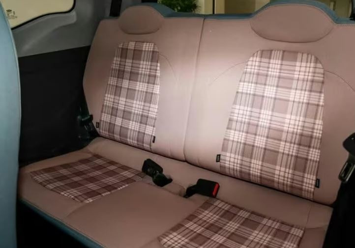 Chỉ khoảng 135 triệu mua được xe điện mini 4 chỗ giao diện khó chê, pin chạy tới 205km có thể sạc ở bất cứ đâu
