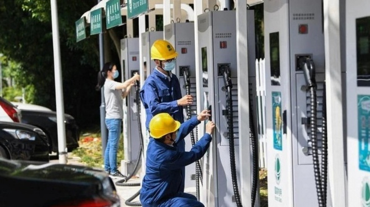 Đề xuất lắp công tơ điện riêng cho trạm sạc xe điện