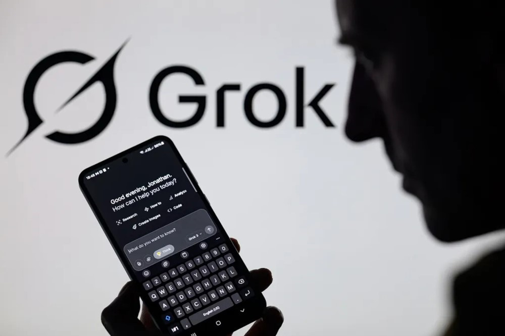 Sau ChatGPT, chatbot của công ty tỷ phú Elon Musk để lộ hơn 300.000 đoạn chat cá nhân - ảnh 1