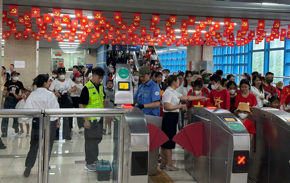 Tin vui cho người ở Hà Nội và nhân dân từ các địa phương đến Thủ đô xem diễu binh - ảnh 1
