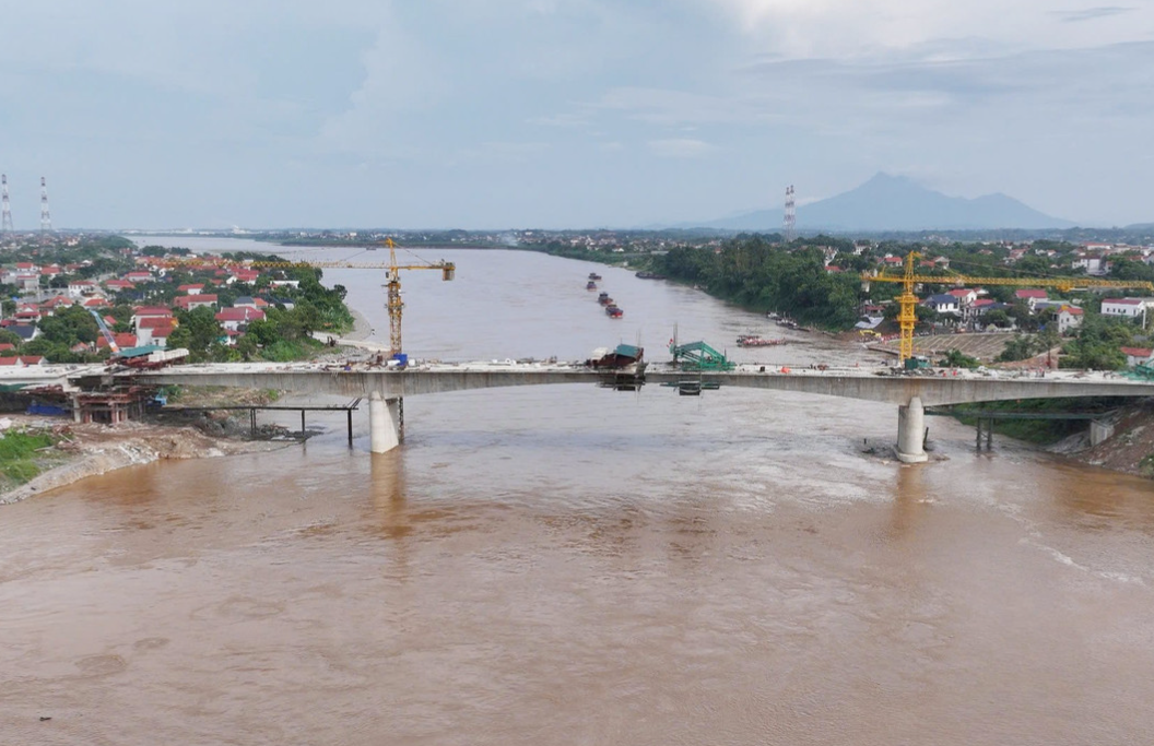 3 ngày nữa, chính thức hợp long cây cầu hơn 600 tỷ thay thế cây cầu 30 năm tuổi bị sập năm ngoái- Ảnh 1.