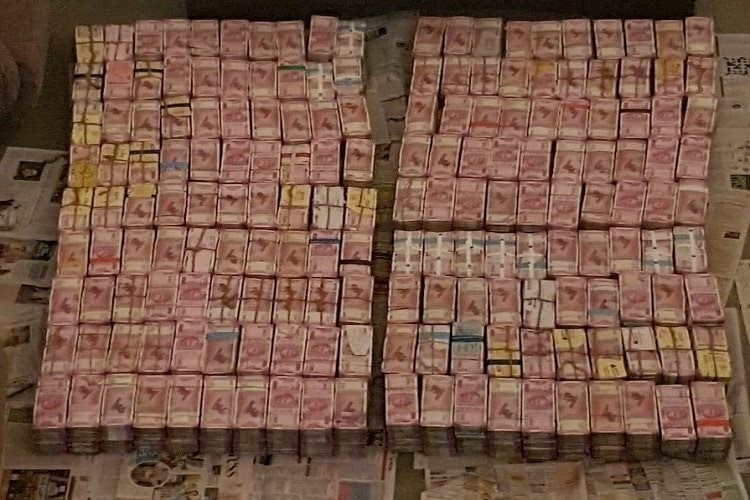 Thu giữ 100kg vàng và gần 500 tỷ đồng tiền mặt tại một tập đoàn xây dựng - ảnh 1