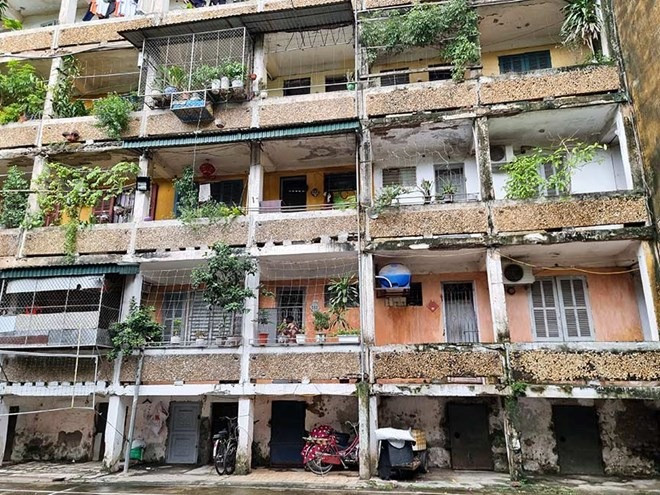 Chung cư 50 năm tuổi có dấu ấn của CHDC Đức nay xập xệ, vừa gặp phải sự cố nghiêm trọng- Ảnh 3.