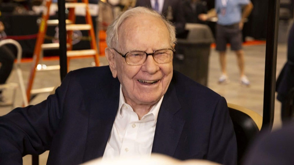 Warren Buffett tiết lộ kế hoạch bất ngờ với ngành đường sắt, Phố Wall lập tức dậy sóng - ảnh 1