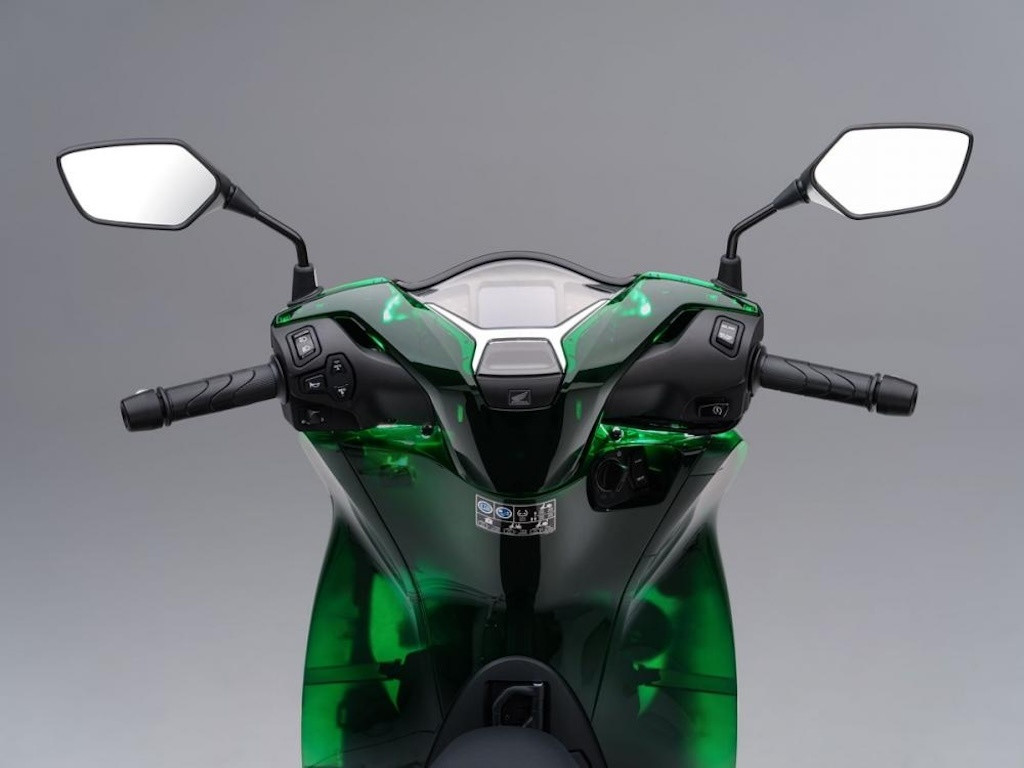 Honda tung ưu đãi lớn dịp Quốc khánh: Mua xe tay ga, tặng kèm xe máy điện trị giá 15 triệu đồng