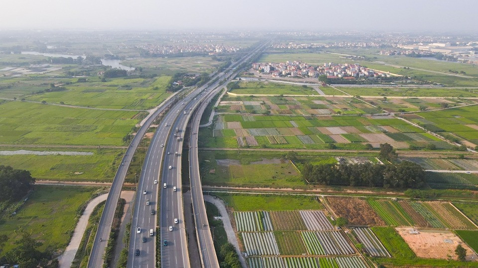 Từ bây giờ, chính quyền xã được trao thêm quyền đối với thủ tục về đất đai- Ảnh 1. Từ bây giờ, chính quyền xã được trao thêm quyền đối với thủ tục về đất đai- Ảnh 1.