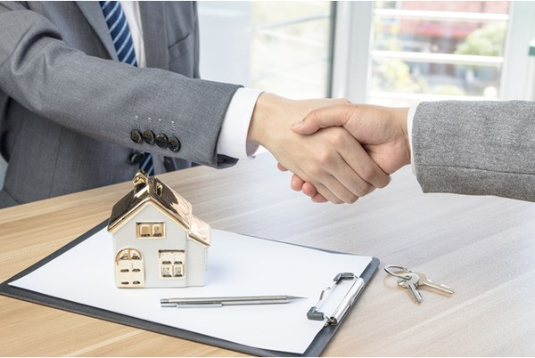 Môi giới bất động sản không chứng chỉ sẽ bị loại khỏi cuộc chơi- Ảnh 1. Môi giới bất động sản không chứng chỉ sẽ bị loại khỏi cuộc chơi- Ảnh 1.