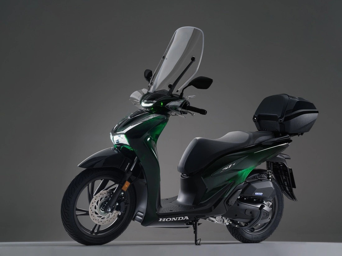 Honda tung ưu đãi lớn dịp Quốc khánh: Mua xe tay ga, tặng kèm xe máy điện trị giá 15 triệu đồng