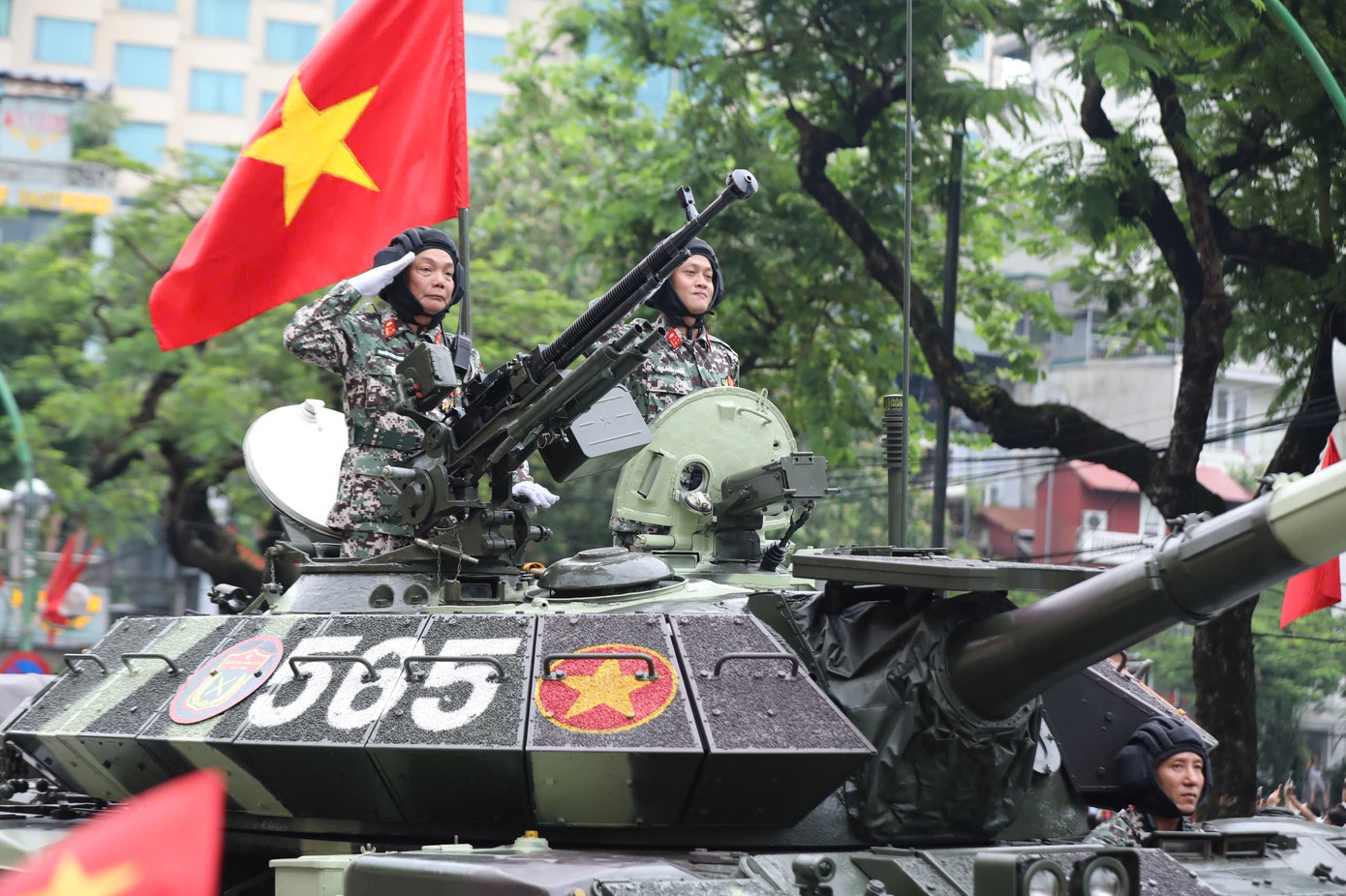 xe-tang-t-54b-do-viet-nam-tu-cai-tien.jpg