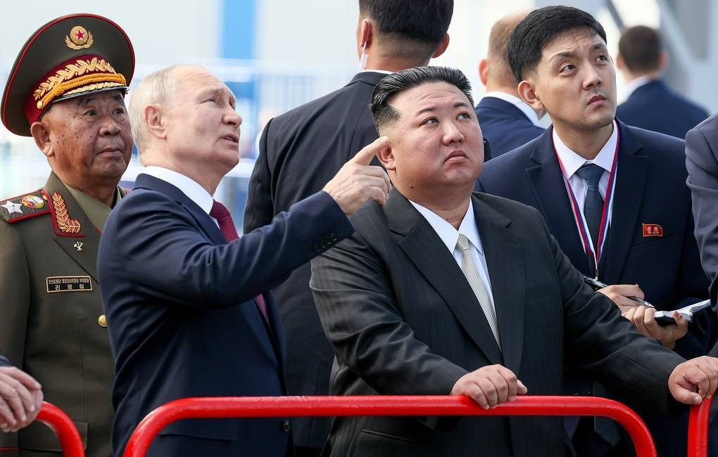 Tổng thống Nga Vladimir Putin và Chủ tịch Triều Tiên Kim Jong Un. (Ảnh: Tass) 1401505.jpg