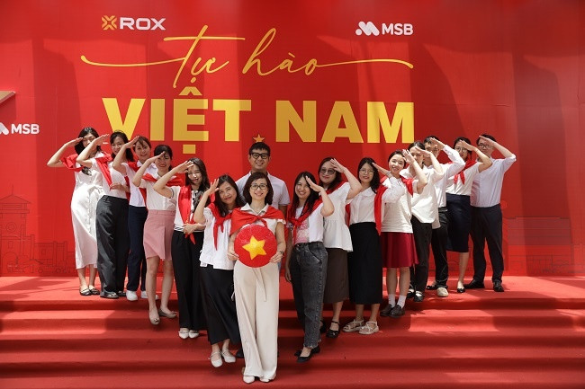 ROX Tower rực rỡ cờ hoa, lan tỏa tinh thần tự hào Việt Nam ROX Tower rực rỡ cờ hoa, lan tỏa tinh thần tự hào Việt Nam