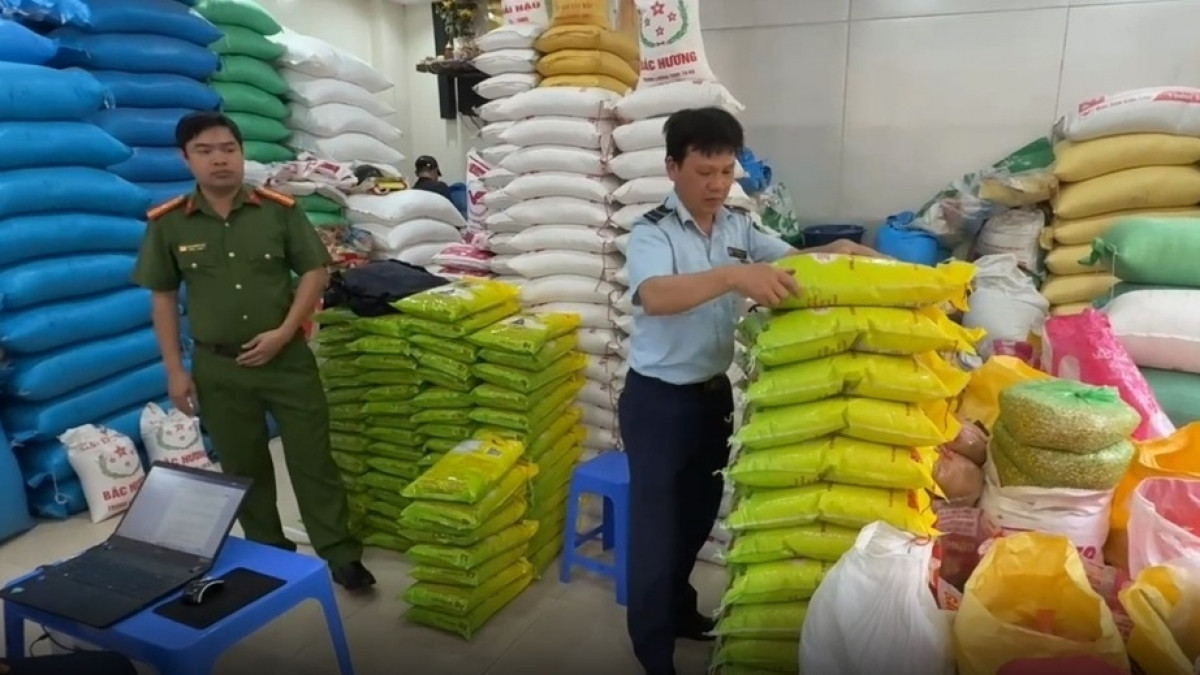Công an Hà Nội tìm nạn nhân của 2 vụ bán gạo ST25 giả tại Xuân Đỉnh