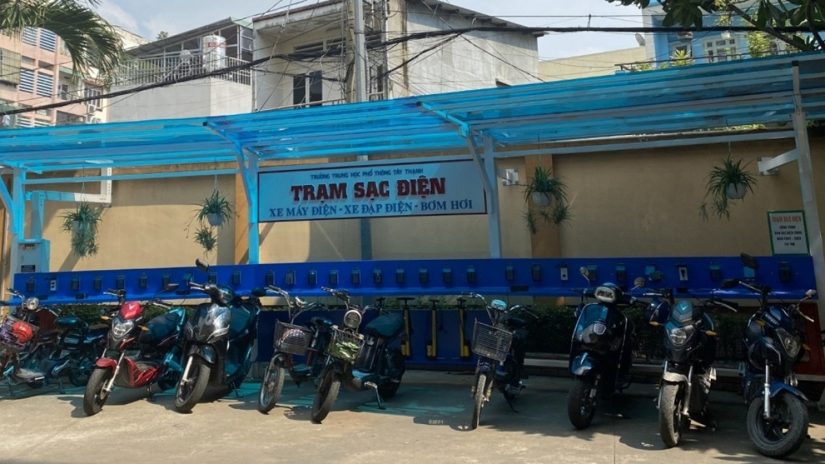 Không sạc xe máy điện tại nhà, đây là 3 cách để người Việt nạp đầy pin cho xế yêu