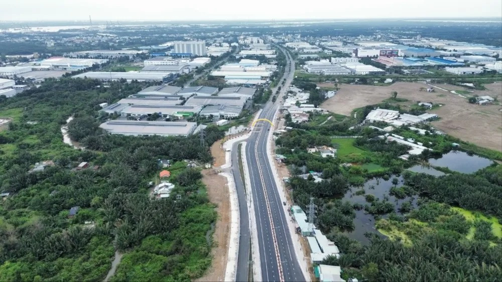 Hiện trạng đường ĐT.826E kết nối đường Long Hậu. Nguồn ảnh: Plo.vn Hiện trạng đường ĐT.826E kết nối đường Long Hậu. Nguồn ảnh: Plo.vn