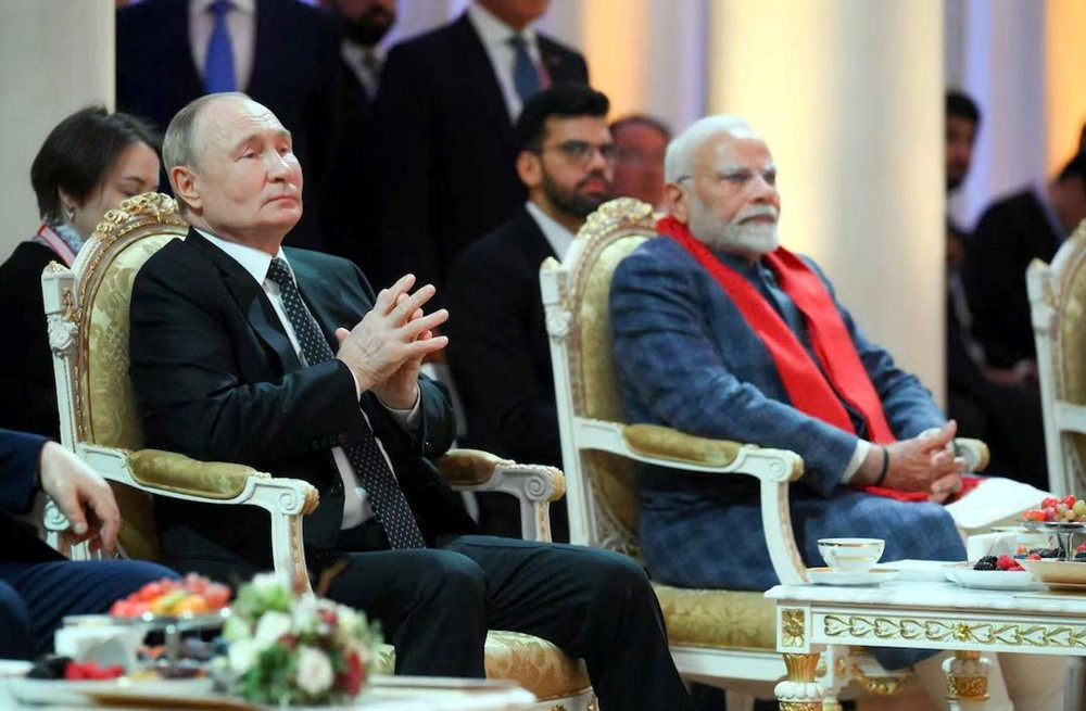 Phớt lờ Mỹ, quốc gia chủ chốt BRICS mạnh tay mua thêm 300 thùng dầu Nga mỗi ngày - ảnh 1