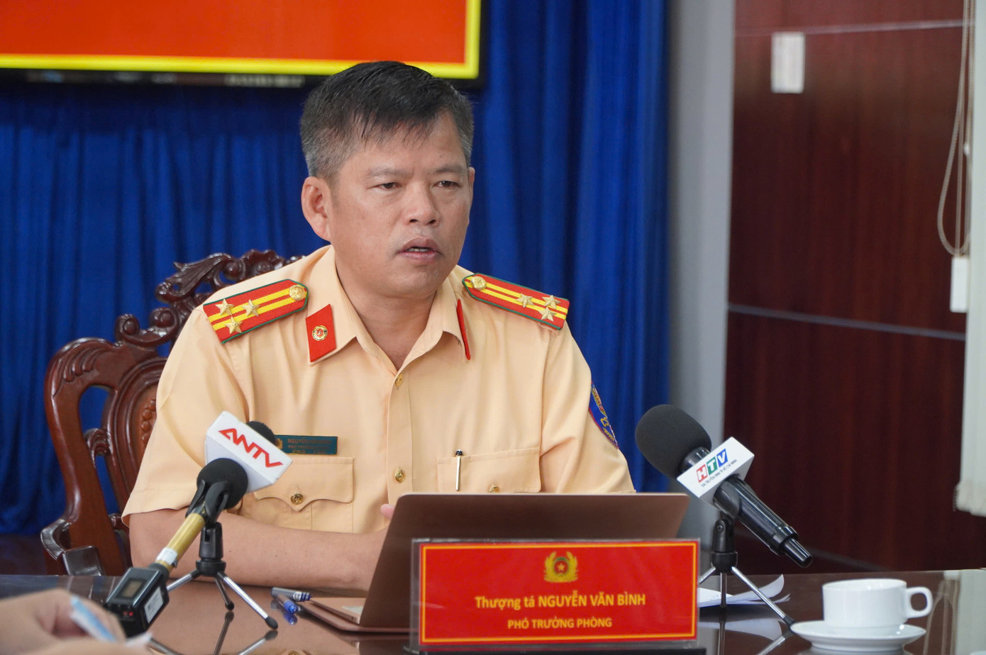 Thượng tá Nguyễn Văn Bình - Phó Trưởng phòng CSGT (PC08) Công an TP HCM z6957430666555-5de2bc9459467a20104b7258e2767833.jpg