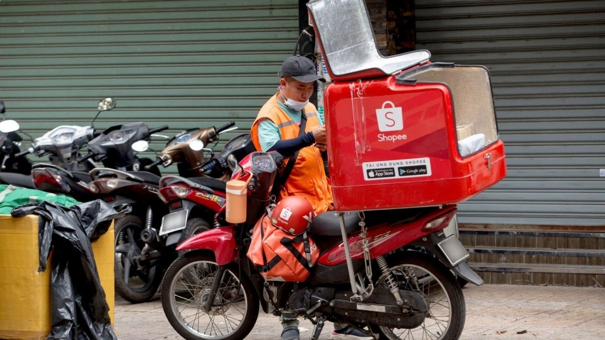 Người Việt chi hơn 9.000 tỷ đồng mua sắm quần áo trên Shopee, Lazada chỉ trong 6 tháng