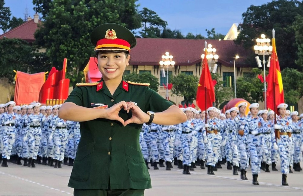 'Bóng hồng' đứng sau khối nghi trượng A80: Là Đại tá, NSND, từng góp mặt trong 2 sự kiện trọng đại của dân tộc, tuổi 50 nhận giải thưởng Nhà nước cao quý