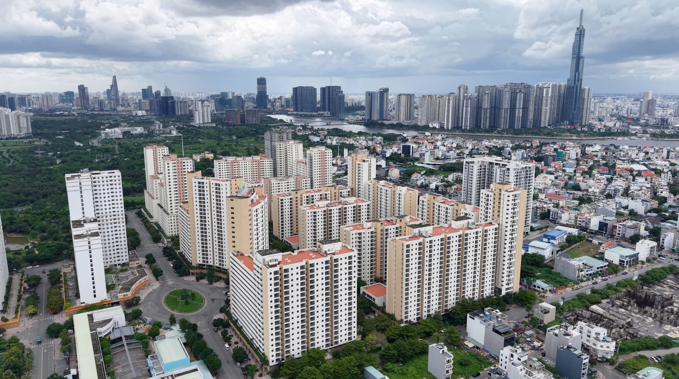 UBND TPHCM vừa ban hành kế hoạch tổ chức thực hiện công tác đấu giá 3.790 căn hộ chung cư thuộc lô R1, R2, R3, R4, R5 tại Khu đô thị mới Thủ Thiêm, phường An Khánh. 1.jpg