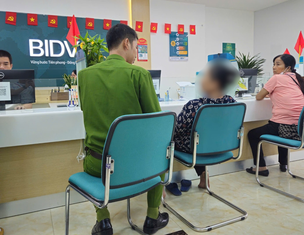 Người phụ nữ muốn chuyển khoản 600 triệu đồng vào tài khoản SHB số 1025352965, nhân viên ngân hàng lập tức báo công an - ảnh 1