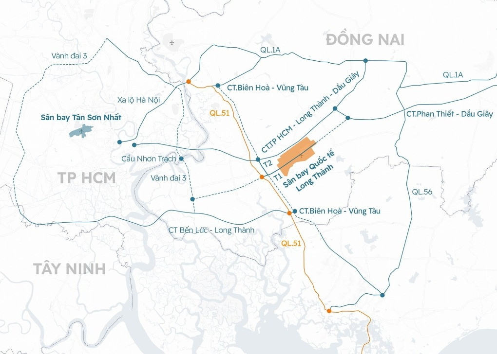 Đường kết nối đến siêu sân bay lớn nhất Việt Nam hư hỏng nặng- Ảnh 2. Đường kết nối đến siêu sân bay lớn nhất Việt Nam hư hỏng nặng- Ảnh 2.