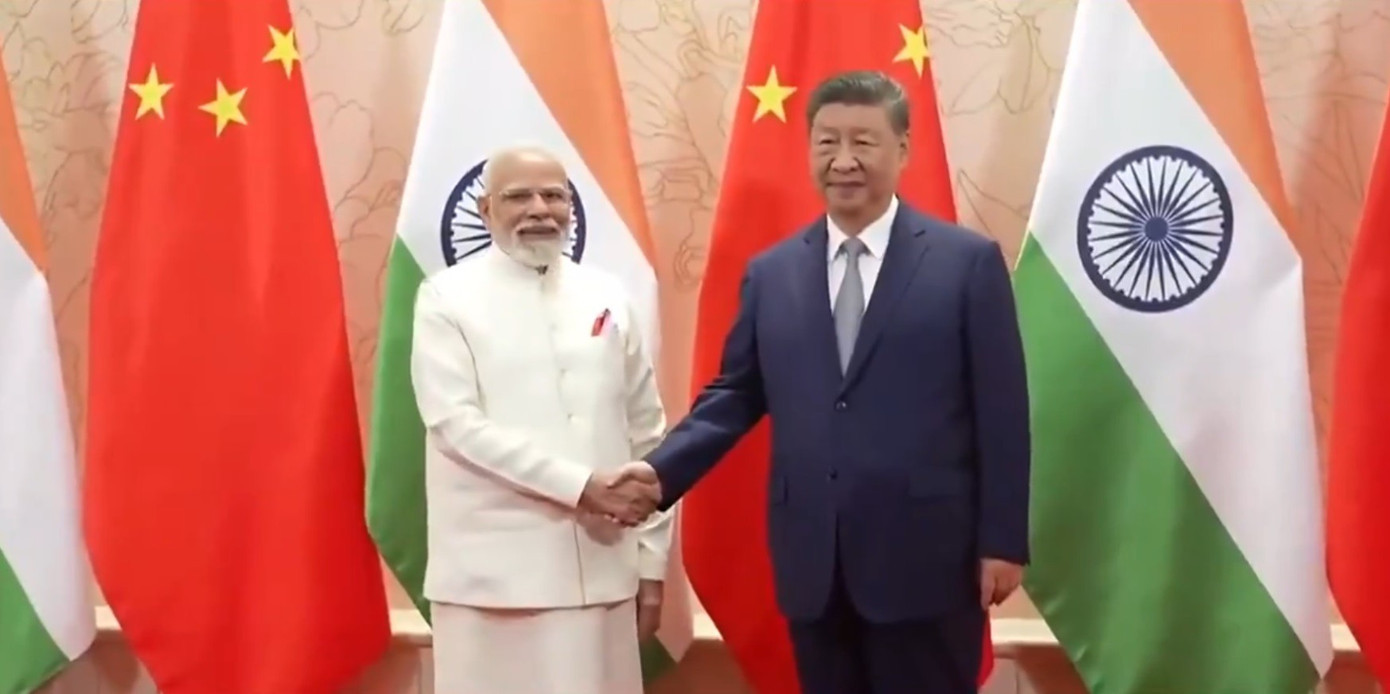 Chủ tịch Trung Quốc Tập Cận Bình và Thủ tướng Ấn Độ Narendra Modi. (Ảnh: RT) trungquoc-ando.jpg