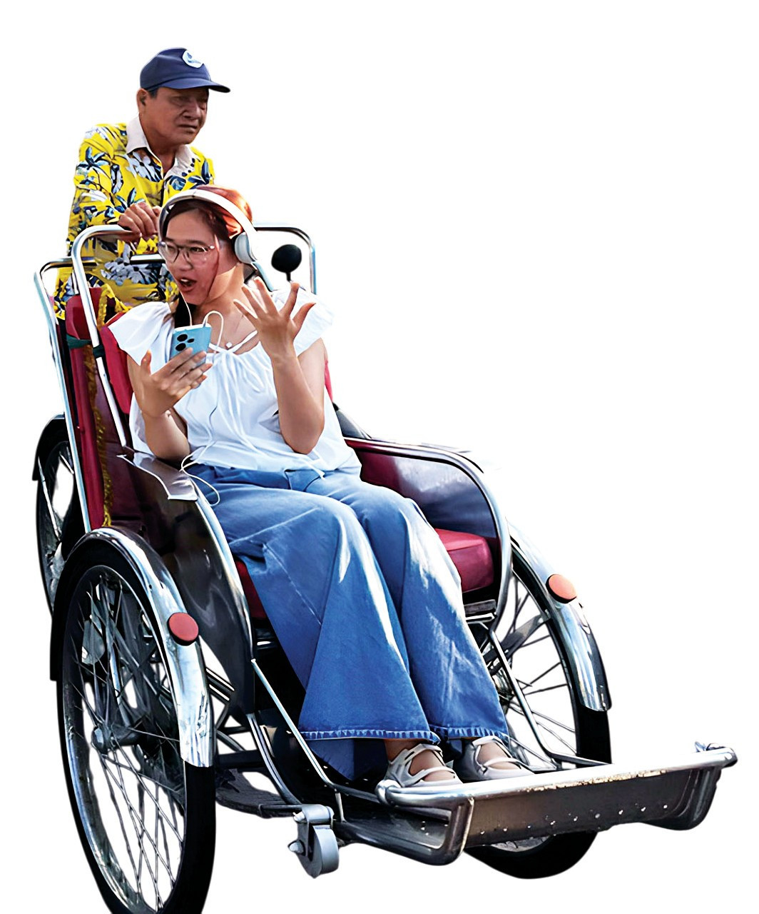 Các xe xích lô đều có thiết bị hỗ trợ thuyết minh tự động phục vụ du khách tham quan xl2-photoroom.jpg