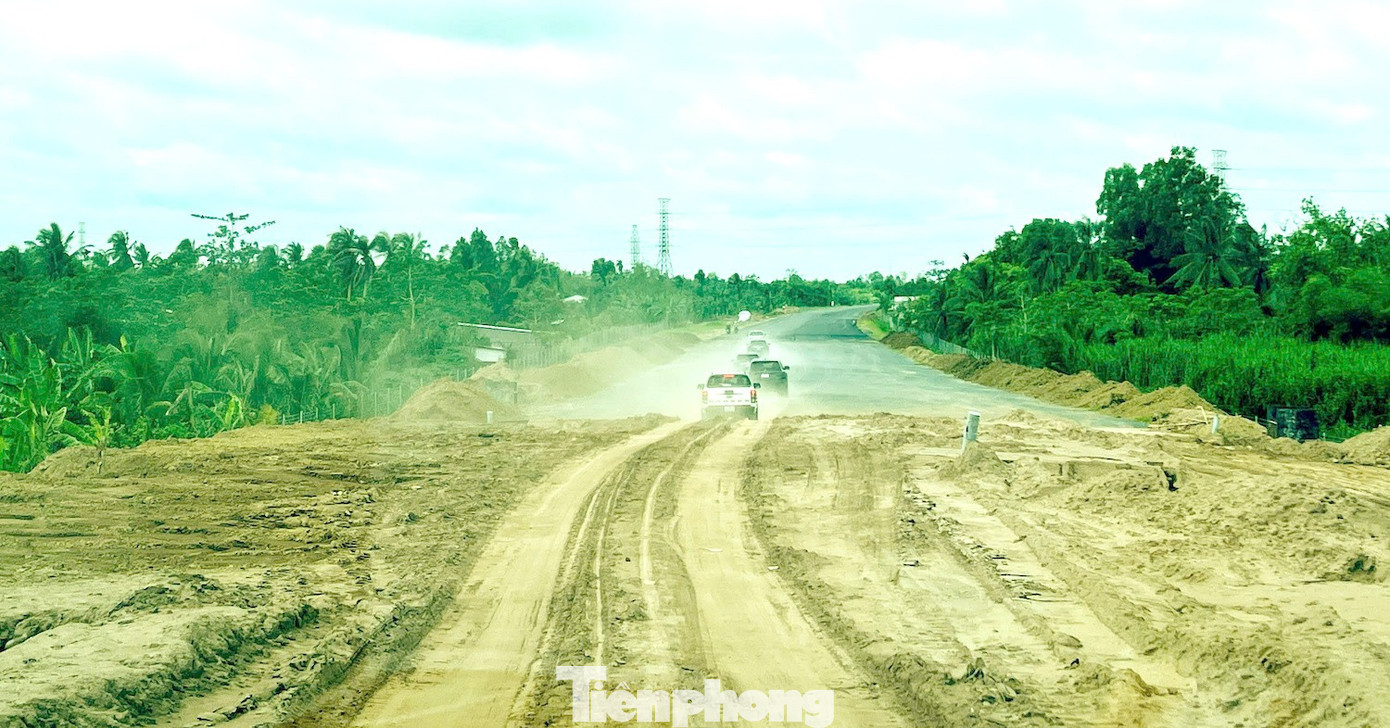 Cao tốc Cần Thơ - Cà Mau dự kiến hoàn thành vào tháng 12 tới. Đoạn tuyến dài hơn 37,6km, tổng mức đầu tư hơn 10.370 tỷ đồng. tp-cao-toc-can-tho-hau-giang-3.jpg
