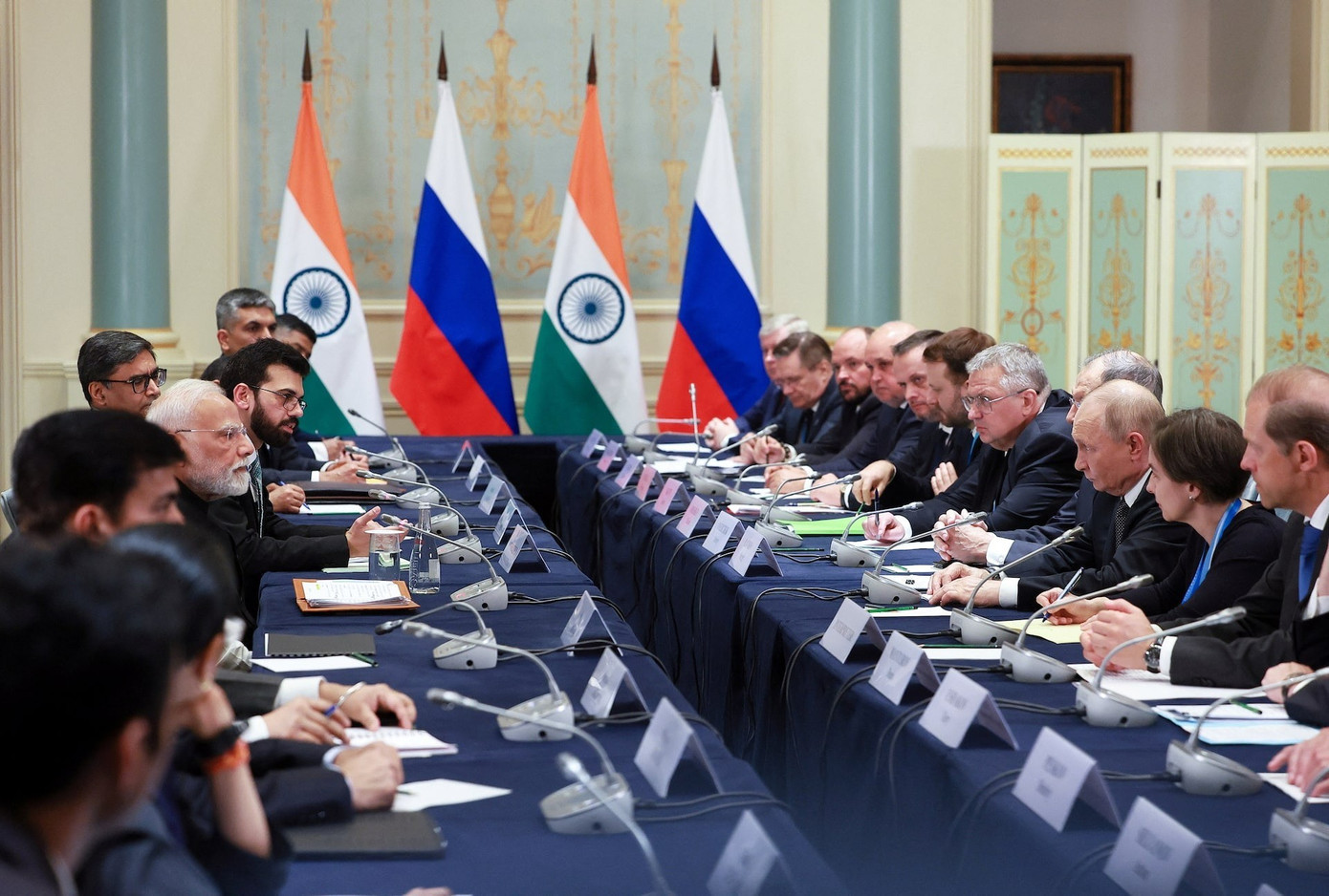 Tổng thống Nga Putin và Thủ tướng Ấn Độ Modi hội đàm bên lề hội nghị thượng đỉnh SCO. (Ảnh: Reuters) t5n7o3rnrjkbjaiq5gtzzkihda.jpg