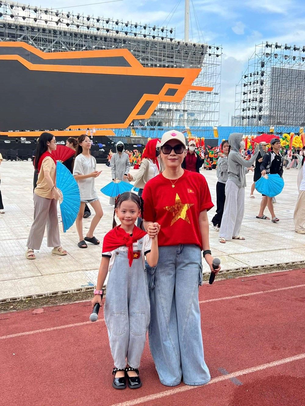 Giọng ca quê Đà Nẵng được giao nhiệm vụ quan trọng tại A80: Là thủ khoa, được học bổng du học, giàu sự khiến nhiều người mơ ước - ảnh 2