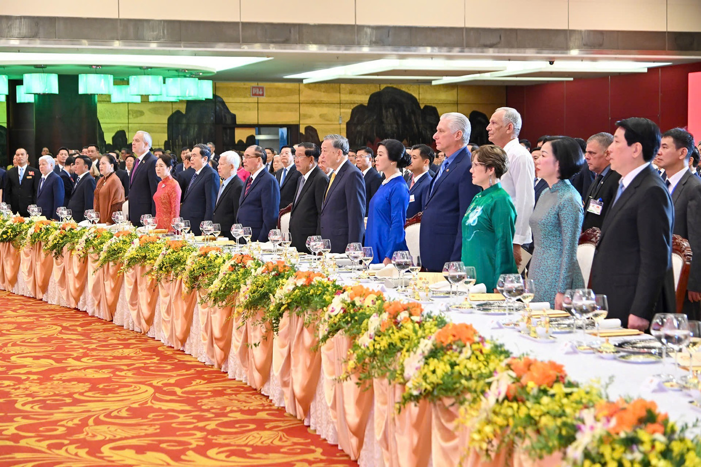 Các đồng chí lãnh đạo, nguyên lãnh đạo Đảng, Nhà nước và khách mời trong tiệc chiêu đãi nhân kỷ niệm 80 năm Quốc khánh Việt Nam, tối 1/9. Ảnh: Như Ý. img-0004.jpg