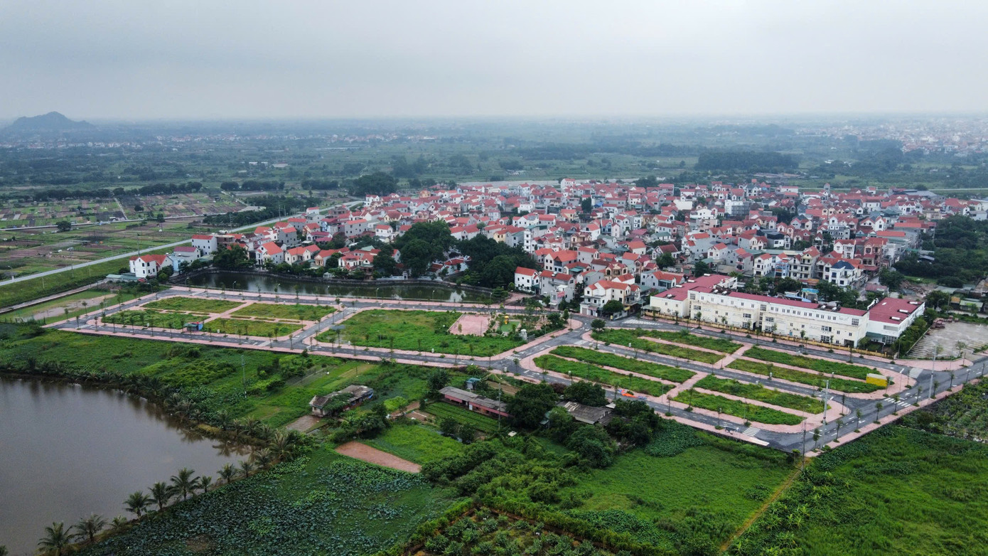 Dự thảo Luật Đất đai sửa đổi Bộ Nông nghiệp và Môi trường đề xuất sử dụng bảng giá đất và hệ số điều chỉnh giá đất làm căn cứ tính nghĩa vụ tài chính, bồi thường khi Nhà nước thu hồi đất... Ảnh: Phan Thiên. z6764446511397-d71ec7ec4a82a318569d69a5a2691783.jpg